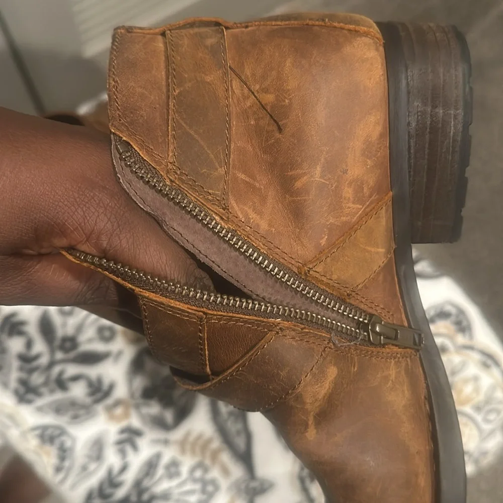 BORN - Picture 3 of 5